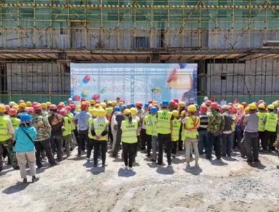 聚银新苑开展“关爱沁人心·酷暑送清凉”慰问活动